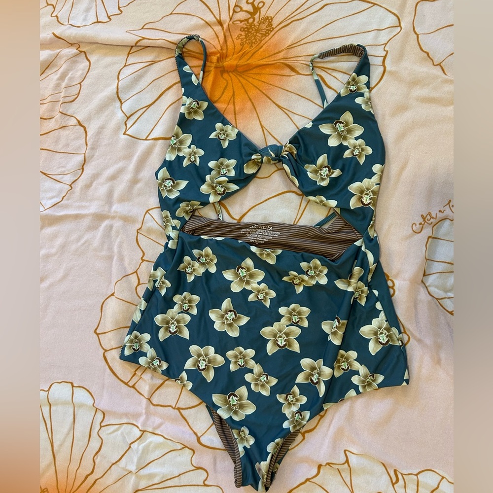 LOOKING TO TRADE FOR SAME PRINT TWO PIECE - Tide Indie one piece - rarely worn